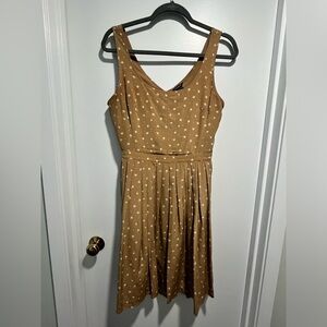 Club Monaco Silk Tan open back pleated skirt mini Dress with White palm pattern